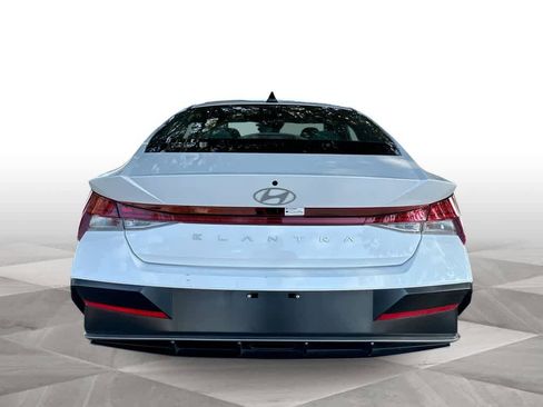 Used 2025 Hyundai Elantra SEL image 7
