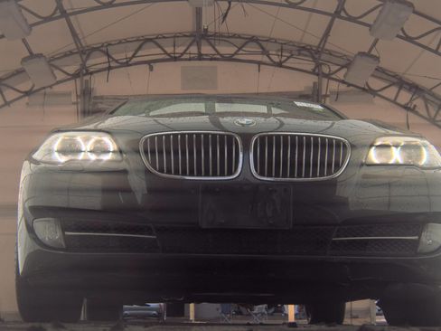 Used 2011 BMW 535i xDrive Sedan image 8