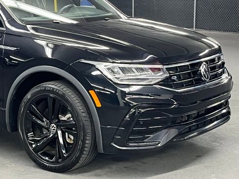 Certified 2023 Volkswagen Tiguan SE R-Line FWD image 39
