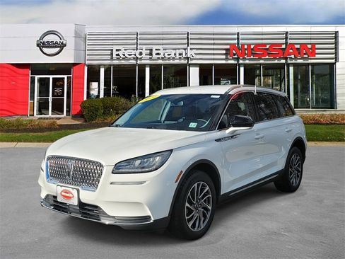 Used 2022 Lincoln Corsair Standard w/ Equipment Group 101A image 2