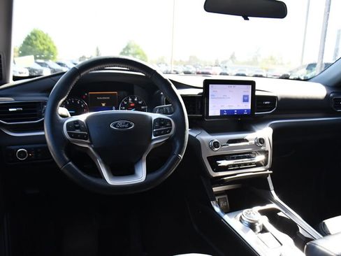 Used 2023 Ford Explorer XLT w/ Equipment Group 202A AWD/4WD image 12