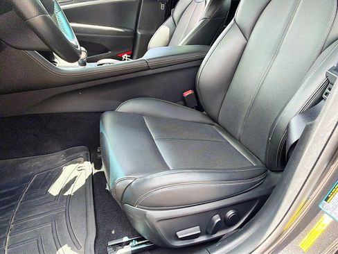 Used 2021 Genesis G70 2.0T AWD/4WD image 30