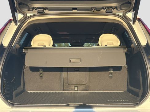 Used 2025 Volvo XC60 B5 Ultra w/ Climate Package image 12