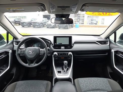 Used 2025 Toyota RAV4 XLE AWD/4WD image 21
