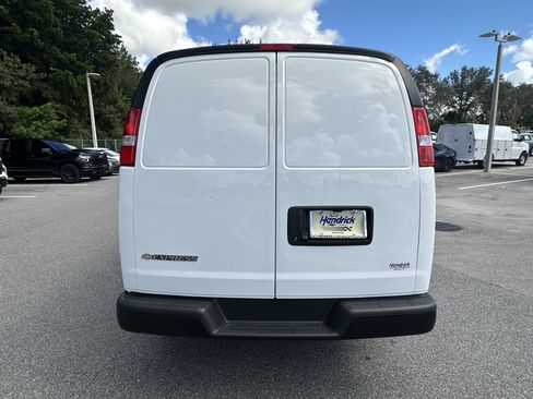 Used 2025 Chevrolet Express 2500 w/ Driver Convenience Package image 9