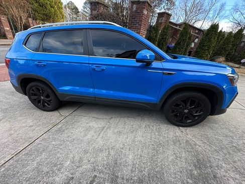 Used 2022 Volkswagen Taos SEL w/ Panoramic Sunroof Package image 4