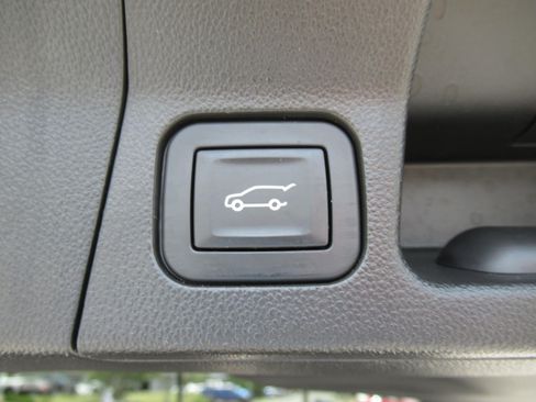 Used 2019 GMC Acadia Denali w/ Technology Package FWD image 40