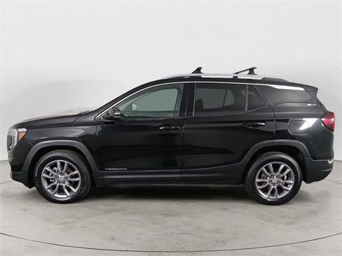 Used 2022 GMC Terrain SLT w/ Infotainment Package II image 2