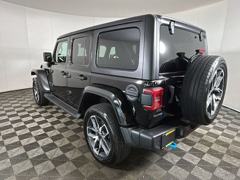 Used 2024 Jeep Wrangler Unlimited w/ Convenience Group AWD/4WD image 5