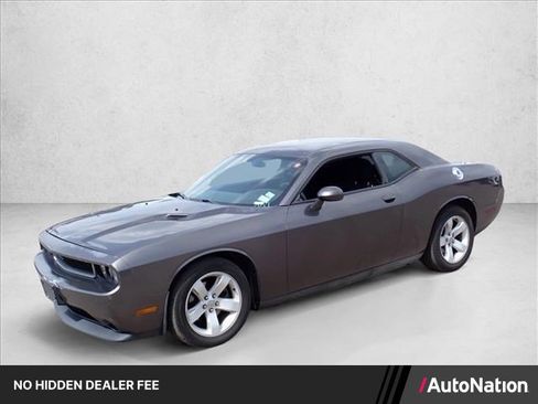 Used 2013 Dodge Challenger SXT RWD image 1