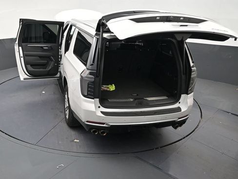 Used 2025 Chevrolet Suburban Premier RWD image 31