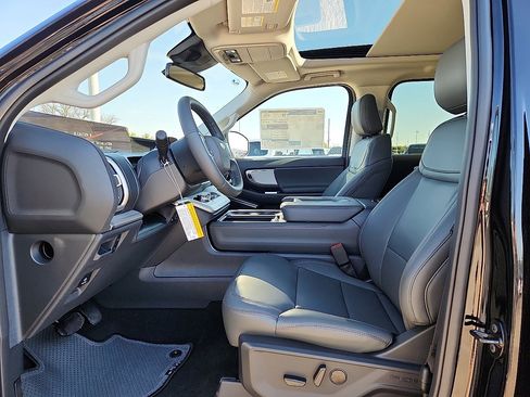 New 2025 Ford Expedition Active image 11