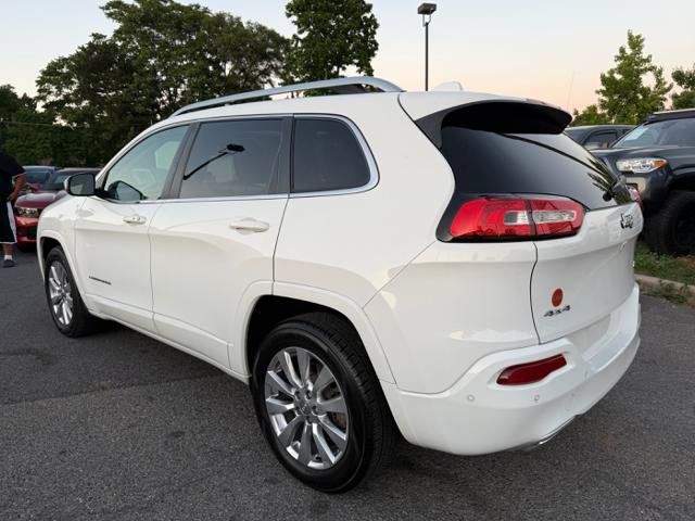 Used 2017 Jeep Cherokee Overland w/ Technology Group AWD/4WD image 7