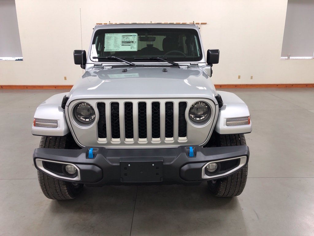 Used 2023 Jeep Wrangler Unlimited Sahara w/ Cold Weather Group AWD/4WD image 3