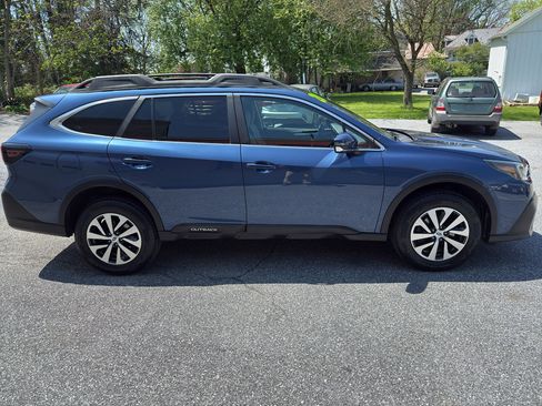 Used 2020 Subaru Outback Premium image 6