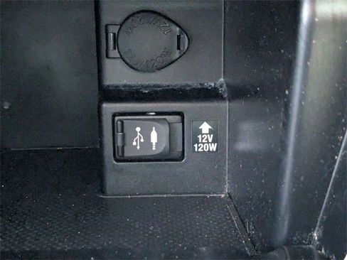 Used 2014 Toyota Camry SE image 19