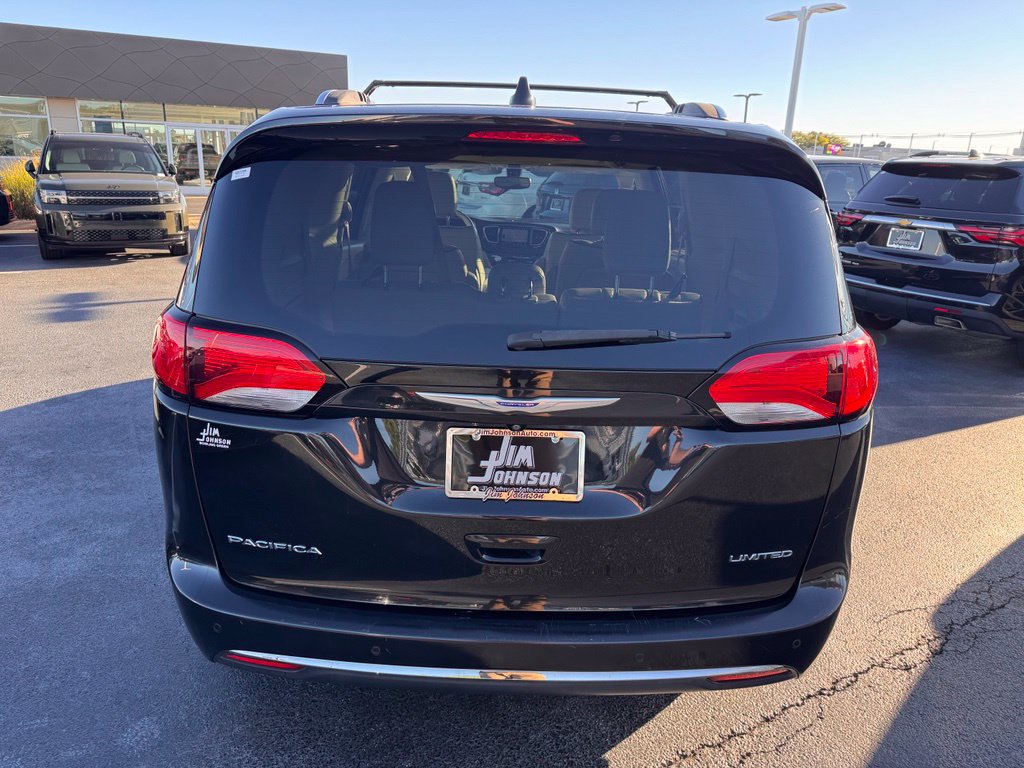 Used 2019 Chrysler Pacifica Limited FWD image 4