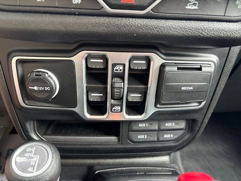 Used 2024 Jeep Wrangler Unlimited Sport AWD/4WD image 61