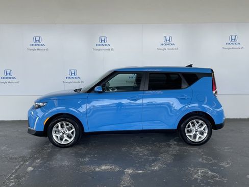 Used 2024 Kia Soul LX image 3