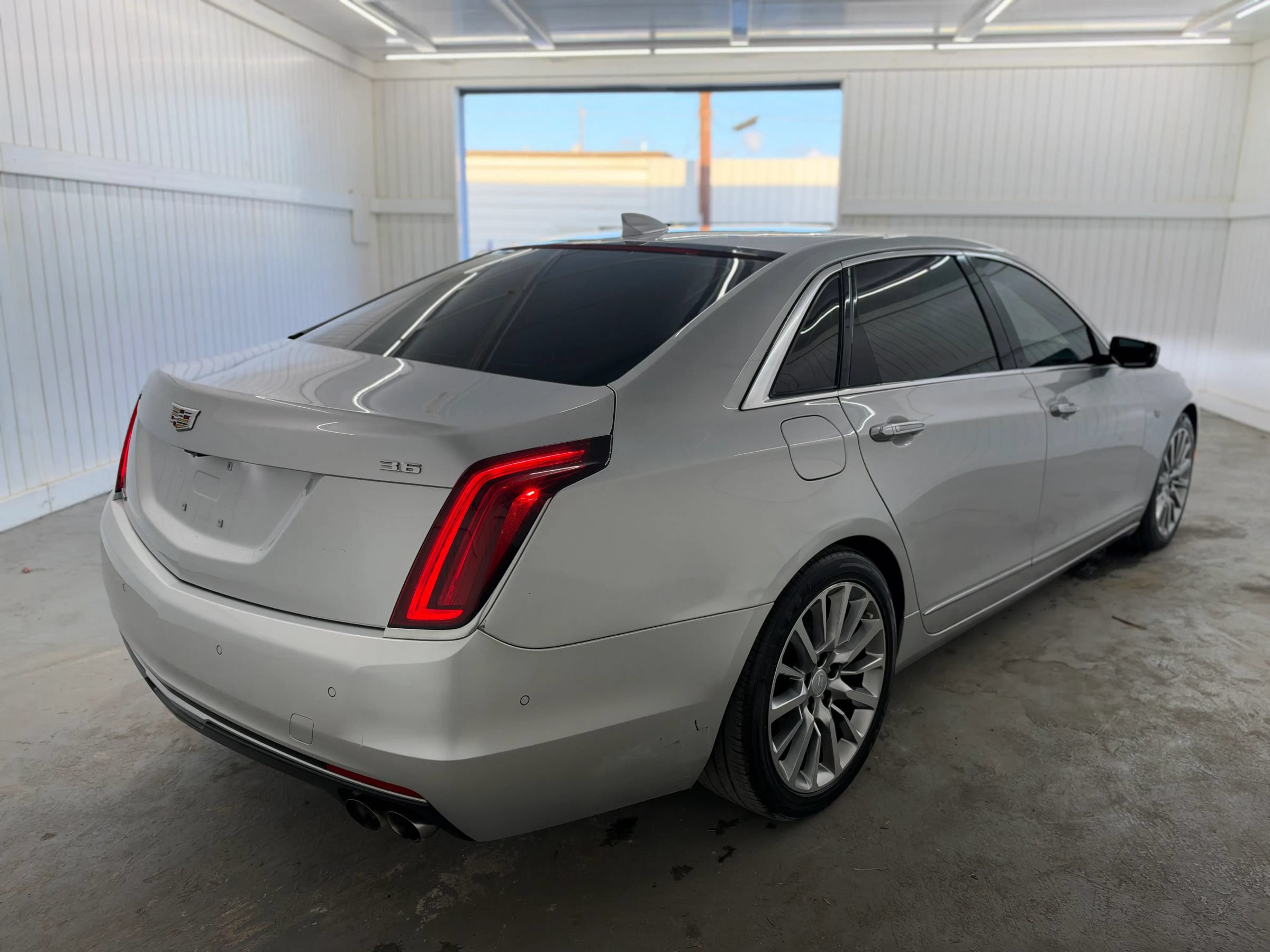 Used 2018 Cadillac CT6 Luxury AWD/4WD image 5