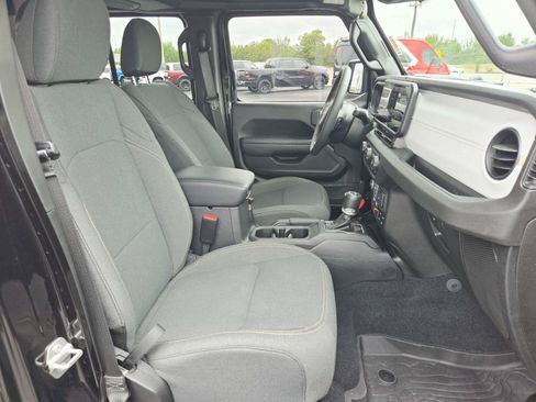 Used 2024 Jeep Gladiator Sport AWD/4WD image 16