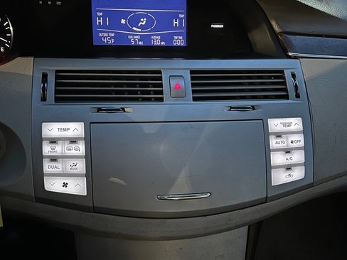 Used 2010 Toyota Avalon XLS image 22