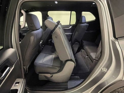 Used 2025 GMC Acadia Elevation image 24