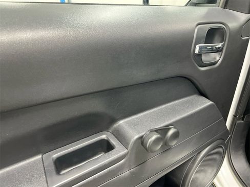 Used 2015 Jeep Patriot Sport w/ Tire & Wheel Group image 19