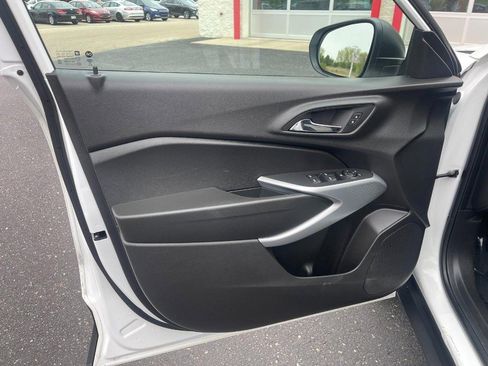 Used 2024 Chevrolet Trax LS FWD image 17