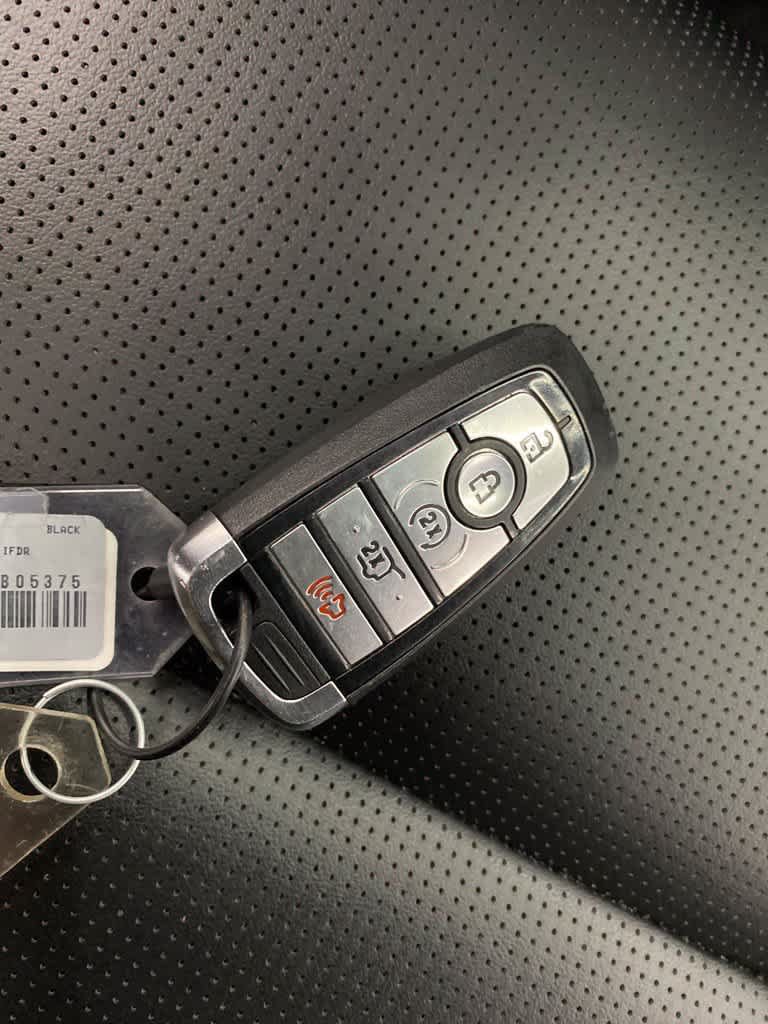 Used 2025 Ford Escape Platinum AWD/4WD image 27