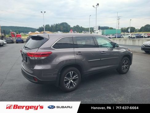 Used 2019 Toyota Highlander Plus AWD/4WD image 5