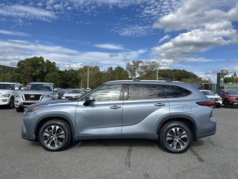 Used 2022 Toyota Highlander XLE image 9