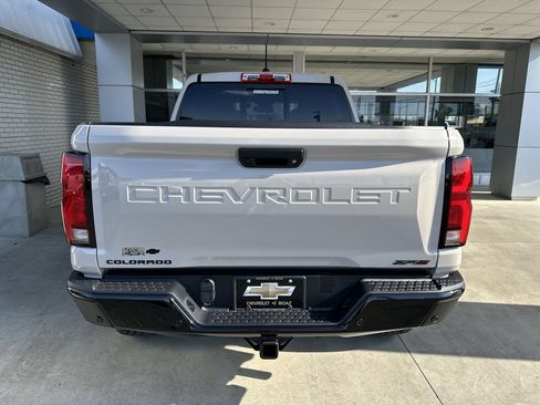 Used 2026 Chevrolet Colorado ZR2 w/ Technology Package AWD/4WD image 33