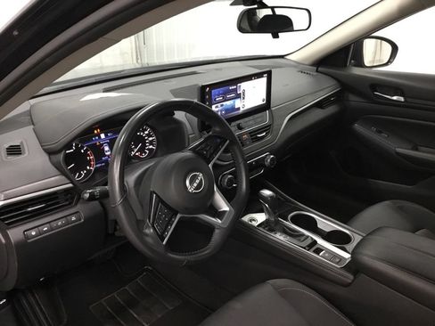 Used 2024 Nissan Altima 2.5 SV w/ SV Premium Package FWD image 11