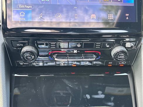 New 2025 Jeep Grand Cherokee Limited w/ Black Appearance Package image 23