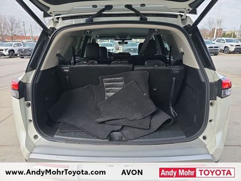 Used 2023 Nissan Pathfinder SL image 32