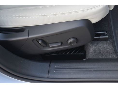 New 2026 Volvo XC40 B5 Plus w/ Protection Package Premier image 32