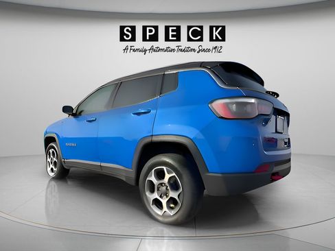 Used 2022 Jeep Compass Trailhawk w/ Trailhawk Convenience Group AWD/4WD image 2