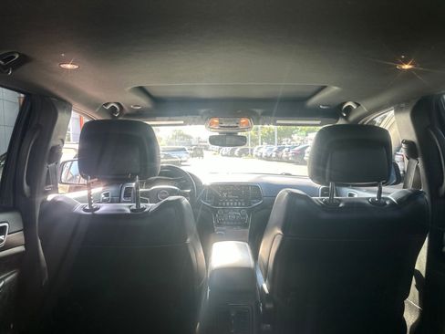 Used 2019 Jeep Grand Cherokee Altitude AWD/4WD image 16