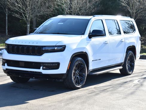 Used 2025 Jeep Wagoneer L Series II w/ Premium Group I image 3