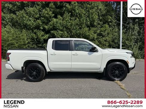 Used 2023 Nissan Frontier SV w/ Midnight Edition Package AWD/4WD image 5