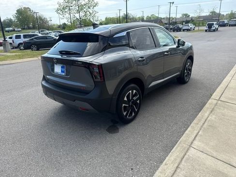 Used 2025 Nissan Kicks SR image 4