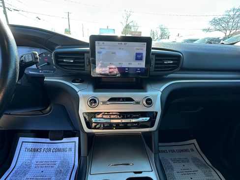 Used 2022 Ford Explorer XLT w/ Class IV Trailer Tow Package image 14