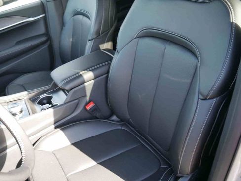 New 2025 Jeep Grand Cherokee Limited w/ Luxury Tech Group II image 25