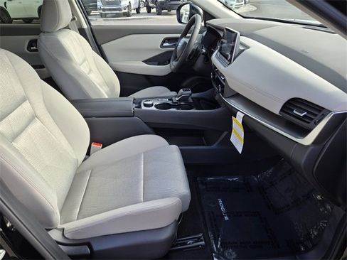 Used 2025 Nissan Rogue SV image 21