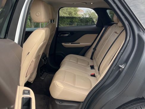 Used 2017 Jaguar F-PACE Prestige image 18