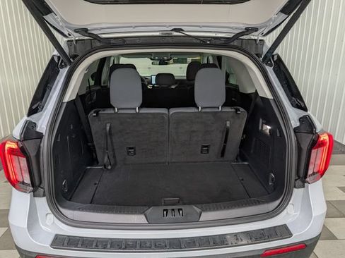 Used 2025 Ford Explorer Active AWD/4WD image 24