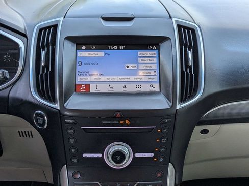 Used 2019 Ford Edge Titanium w/ Cold Weather Package FWD image 18