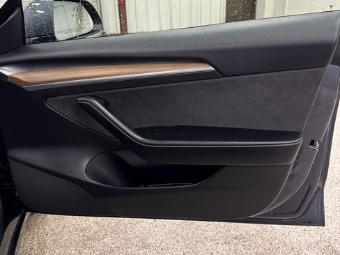 Used 2023 Tesla Model 3 Standard Range image 19
