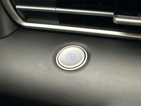 Used 2025 Hyundai Elantra Hybrid FWD image 18